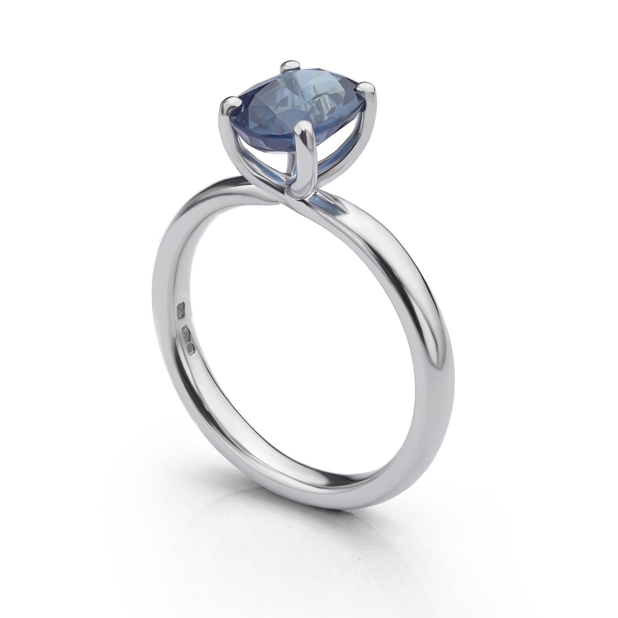 Bague solitaire en platine avec saphir bleu ovale