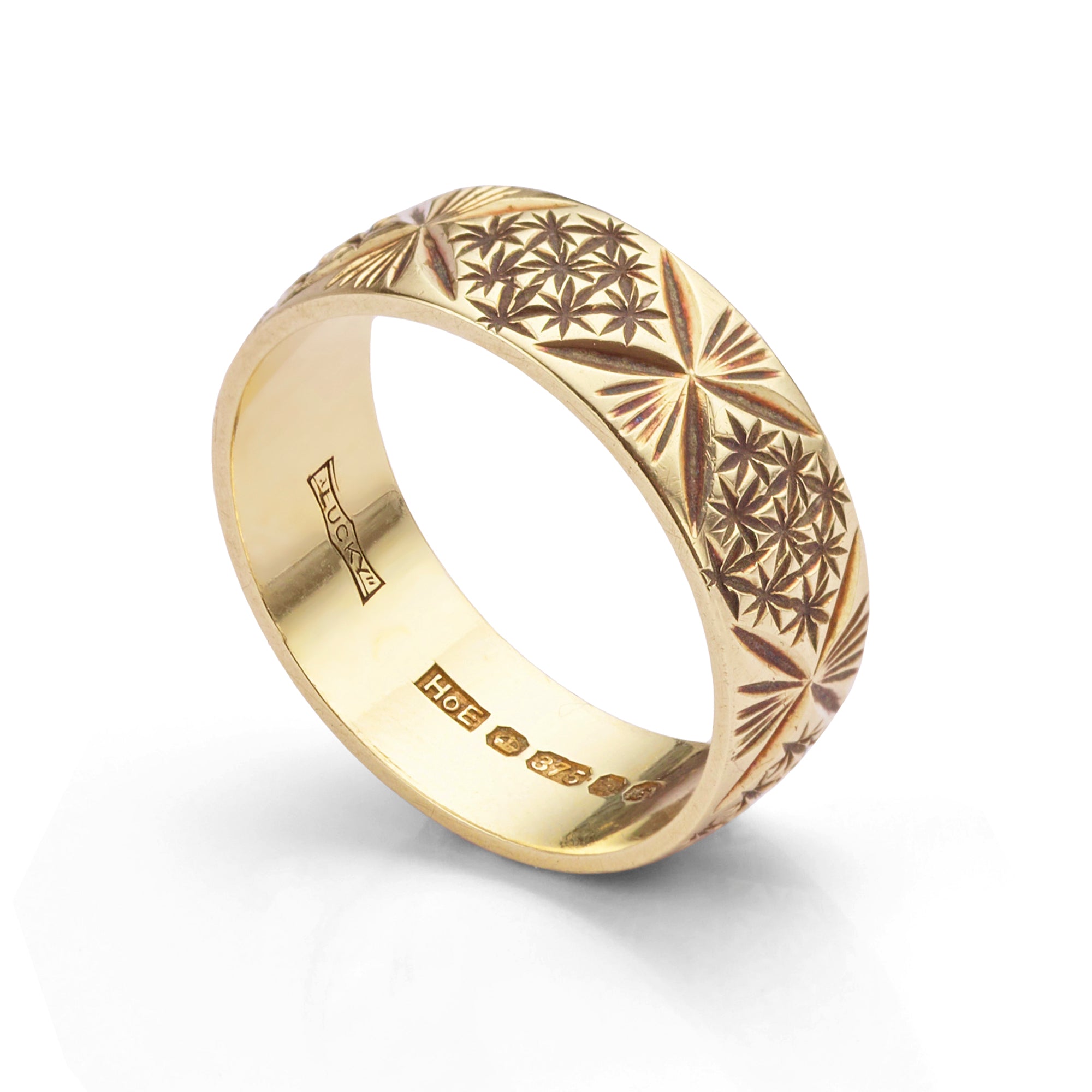 Pre-owned star patterned 9ct yellow gold wedding ring