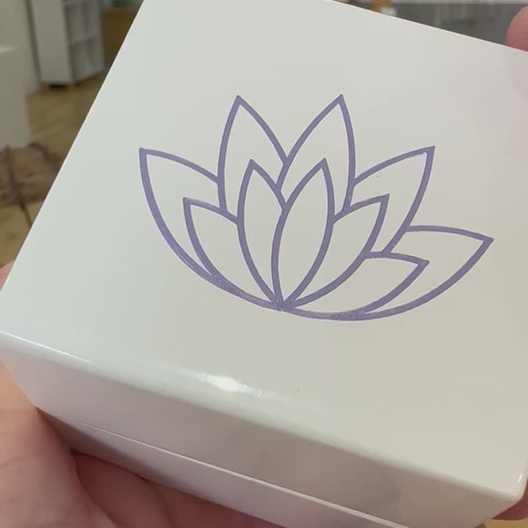 Paris yellow gold 1-carat lab-grown diamond stud earrings video