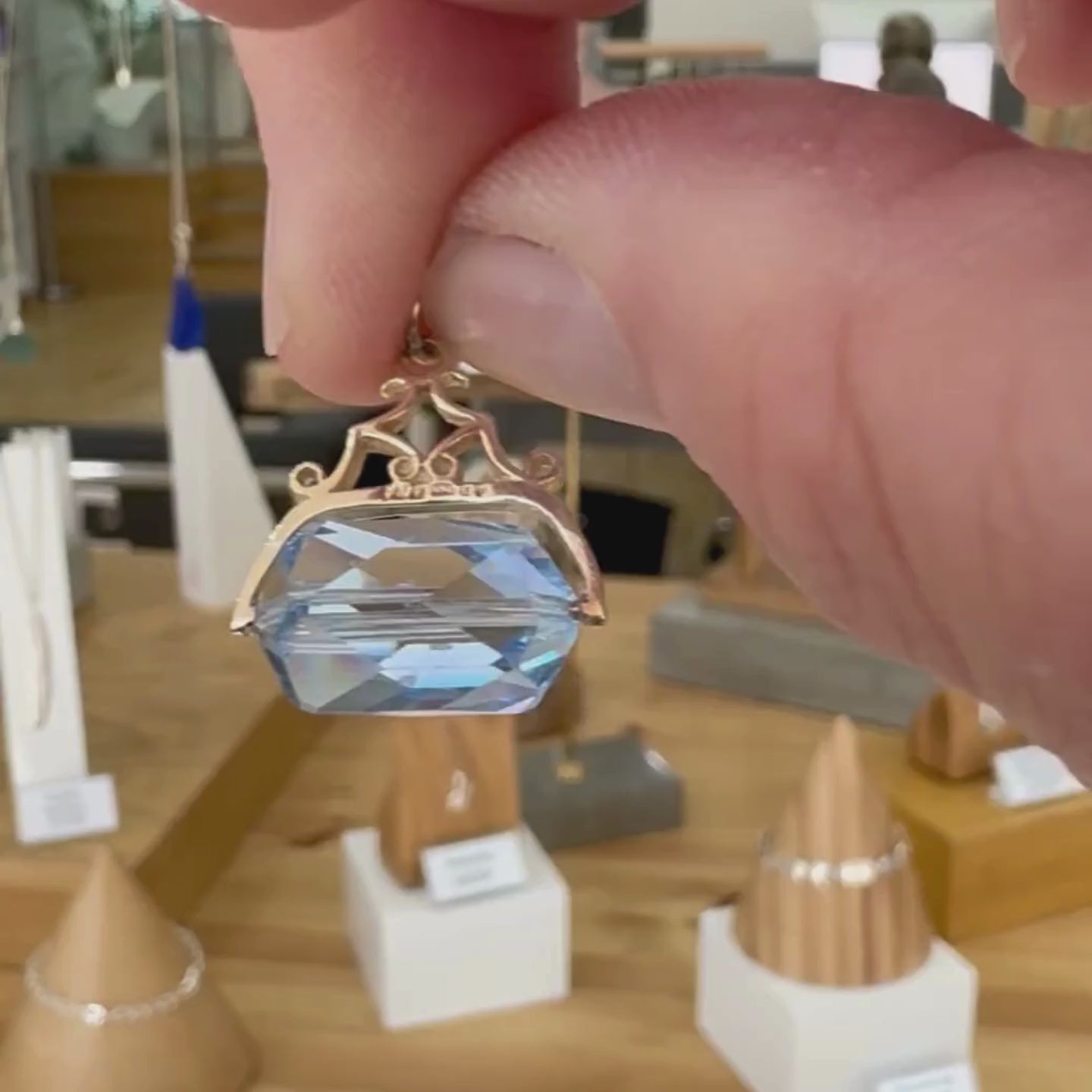 Video showing the crystal spinning.