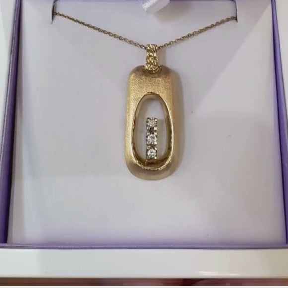 Pre-loved 3 stone diamond necklace video